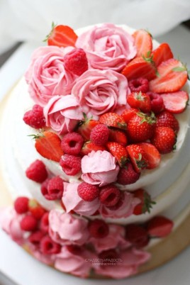 Розовый торт с клубникой (49 фото)