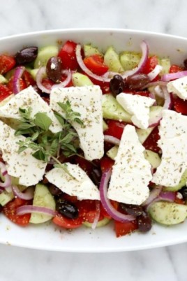 Салат греческий с фетаксой и помидорами (76 фото)