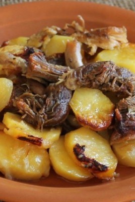 Блюдо из тушёного мяса с картофелем (64 фото)