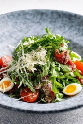 Салат со шпинатом и вялеными помидорами (73 фото)