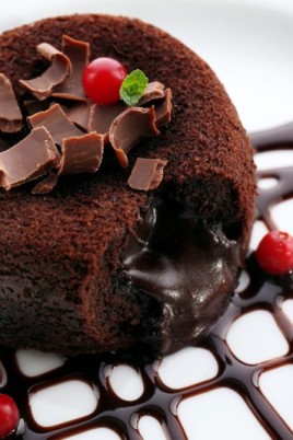 Шоколадный торт с жидкой начинкой (52 фото)