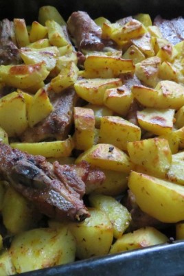 Свинина с картошкой в духовке (63 фото)