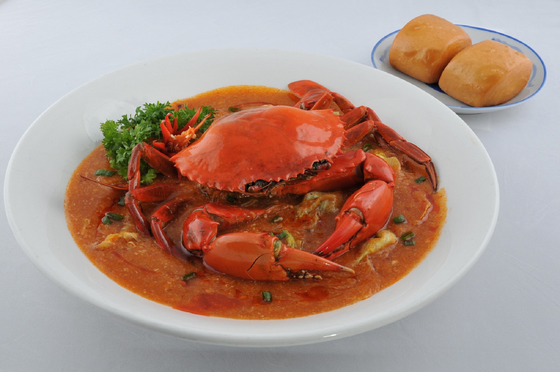 Ban cua. Чили краб Сингапур. Chilli Crab (Чили-краб). Чили краб Сингапур соус. Крабы под маринадом.