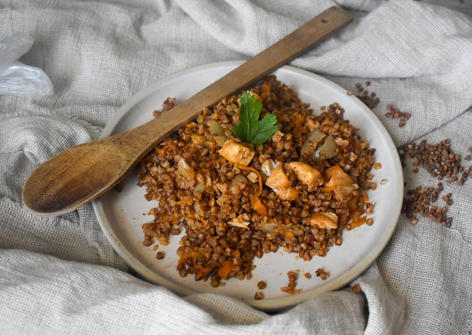 Гречневая каша с луком и морковью рецепт. Гречка. Гречка по-купечески с курицей. Гречневая каша Монастырское. Гречневая каша по-монастырски.