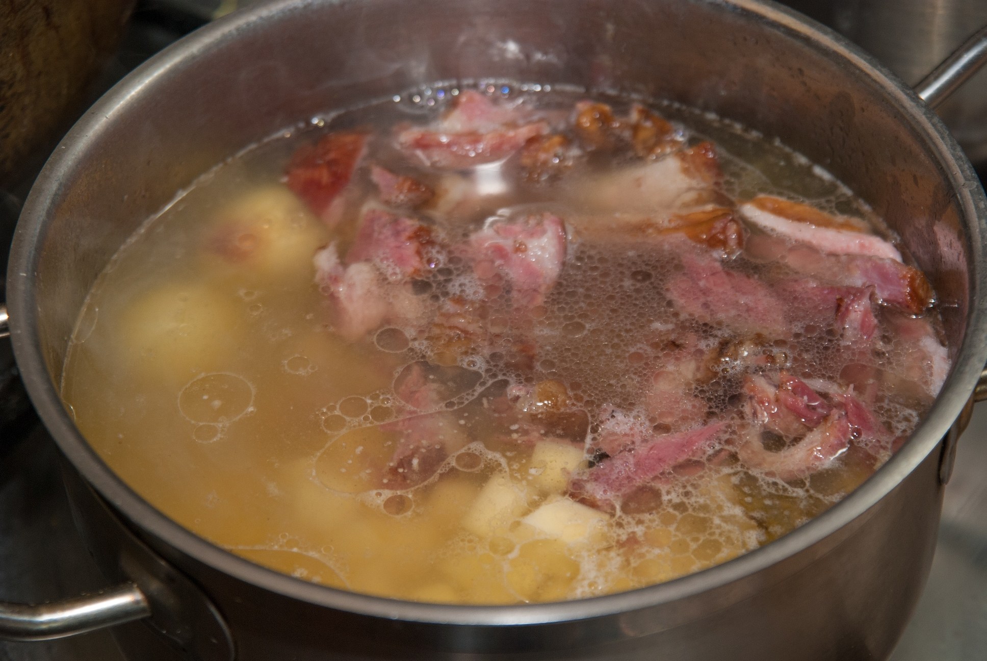 Суп из копчёных рёбрышек с картофелем