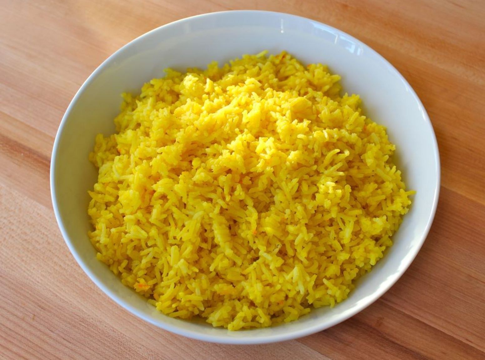 Рис с шафраном. Рис рассыпчатый с куркумой. Рис желтый и рассыпчатый. Рис с куркумой.