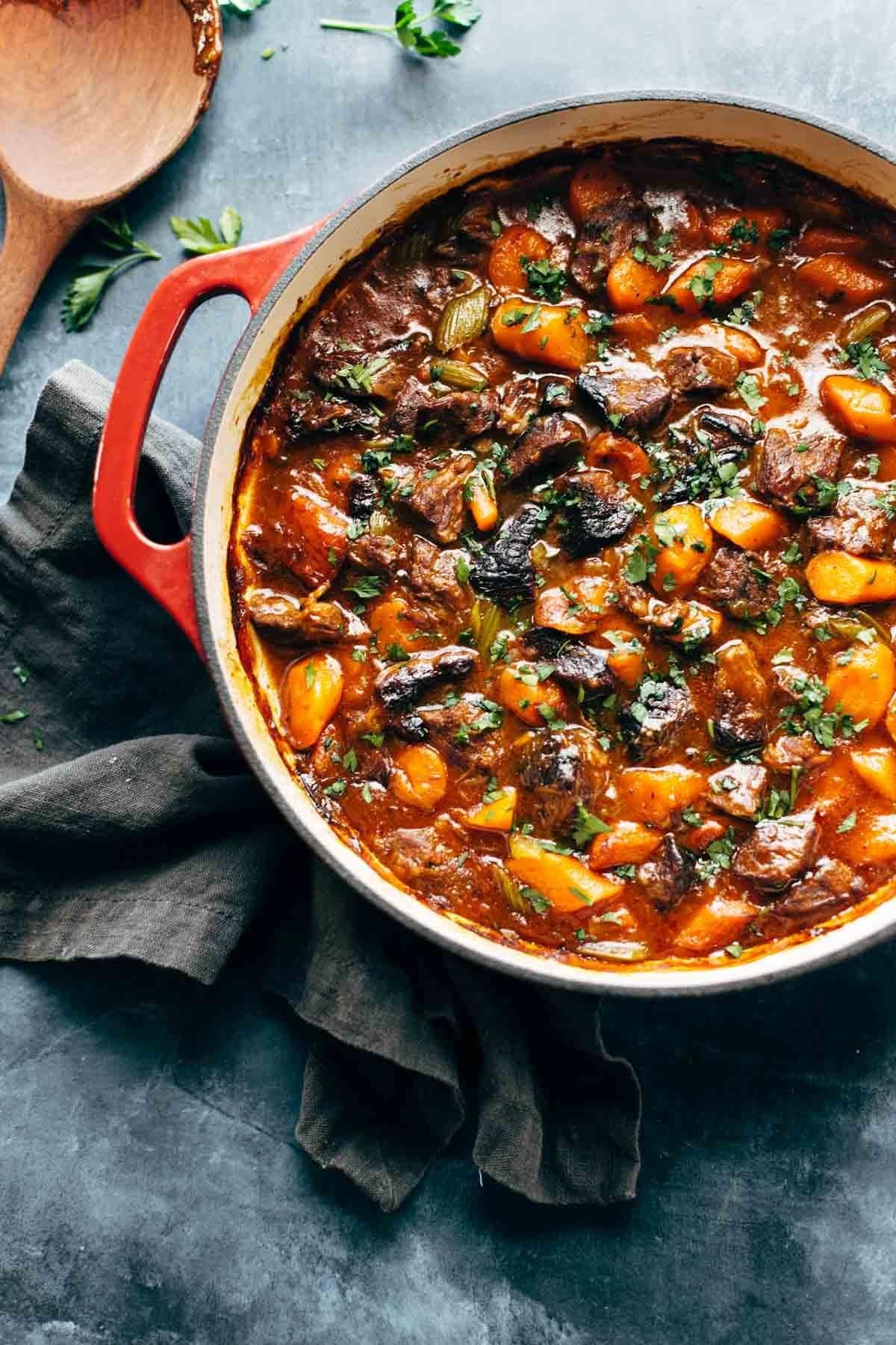 Чанах в духовке. Грузинская кухня чанахи. Суп чанахи. Грузинский суп чанахи. Чанахи по-грузински в горшочках.