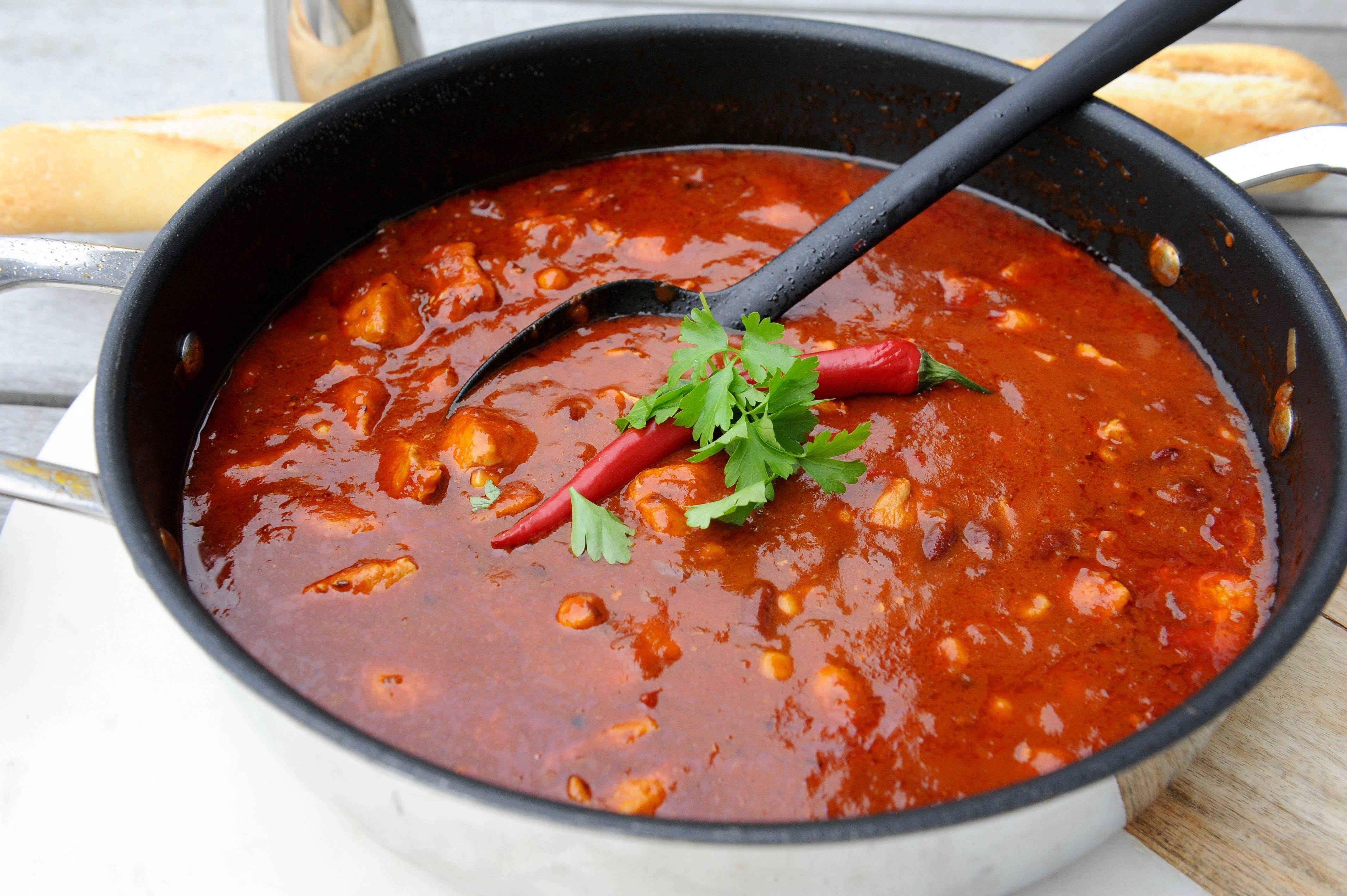 Рецепты томатного супа с говядиной. Мексиканский Чили кон карне. Суп Чили кон карне. Мексиканский суп Чили. Суп Чили кон карне по-мексикански.