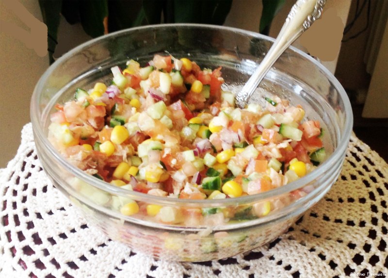Салат из тунца с кукурузой