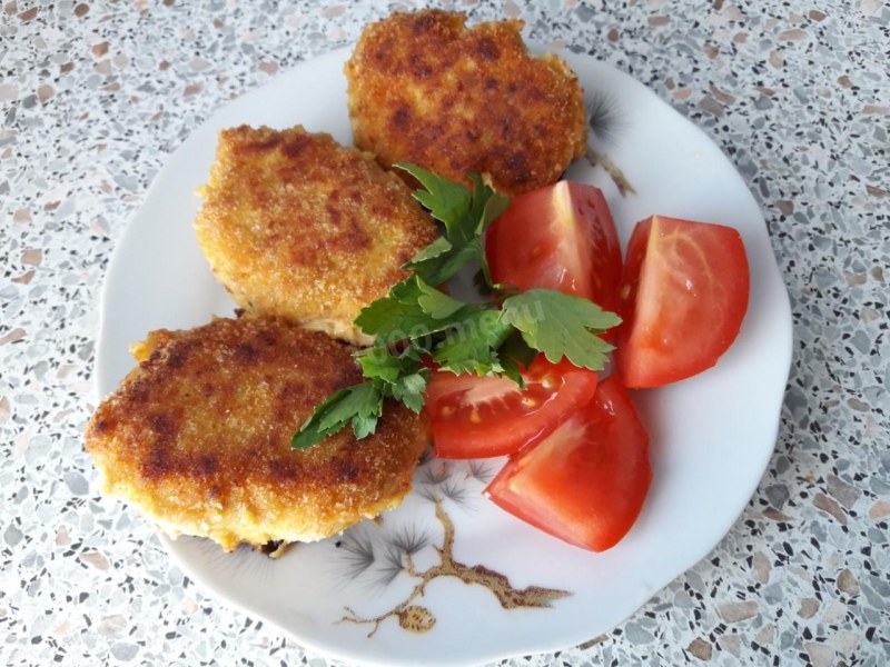 Рыбные котлеты светлый фон