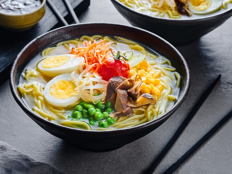Гречневая лапша с говядиной и овощами
