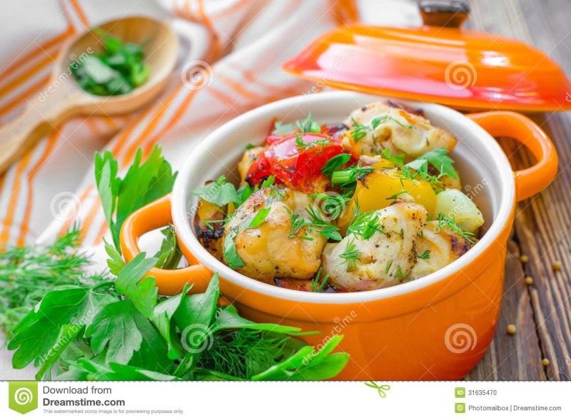 Рыба в горшочке с овощами