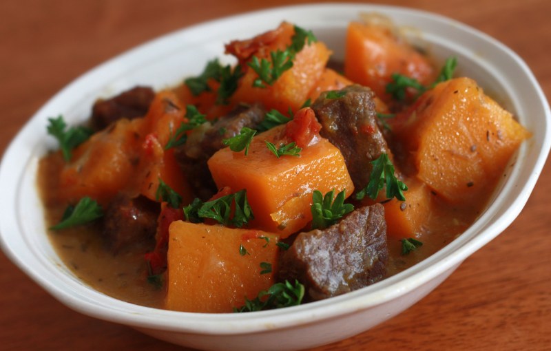 Мясо тушеное с овощами