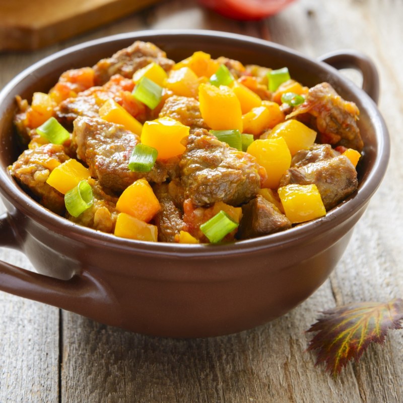 Говядина с овощами в казане