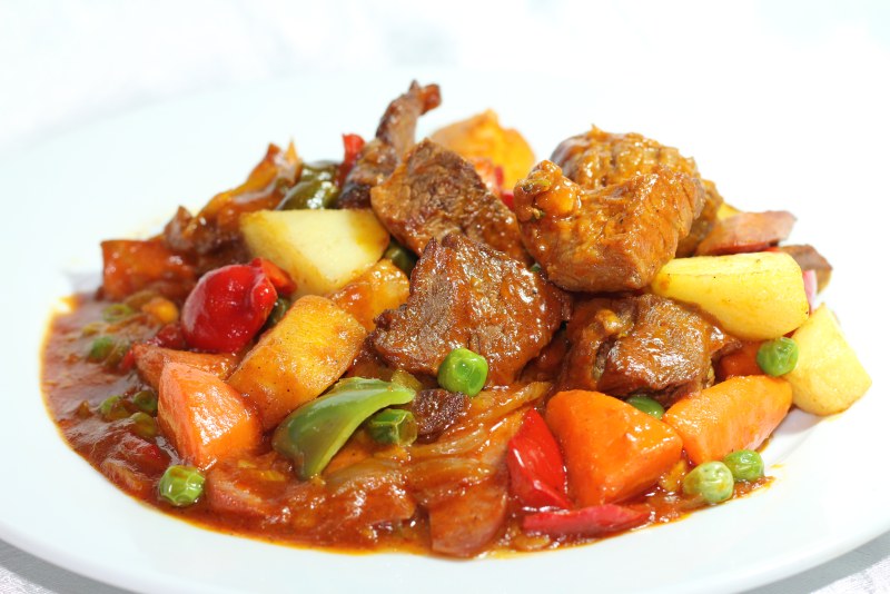 Мясо тушеное с овощами