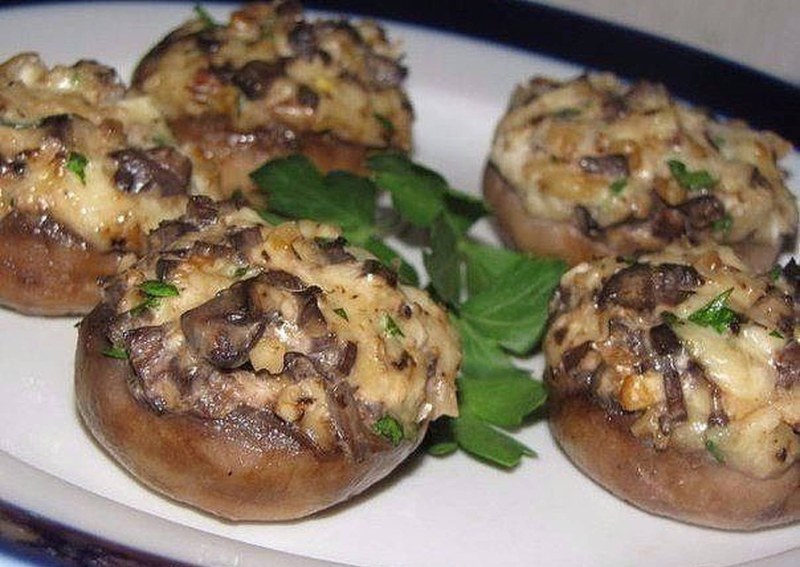 Шампиньоны с чесноком