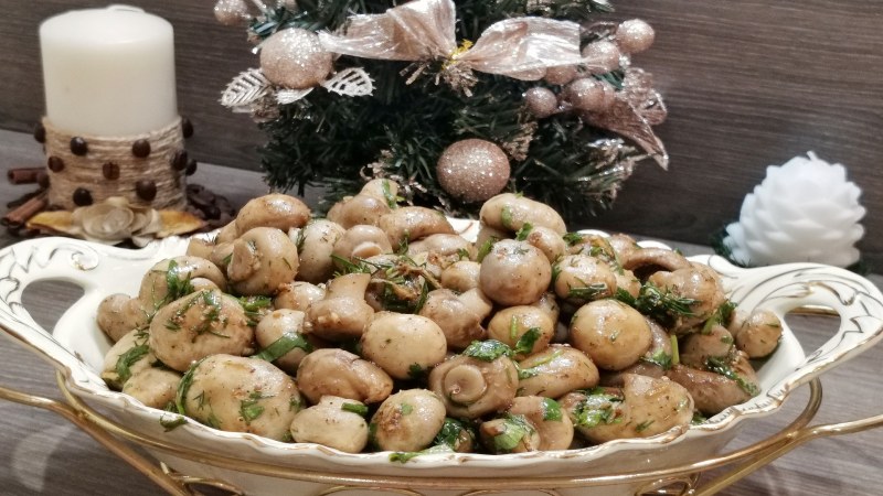 Маринованные шампиньоны маленькие