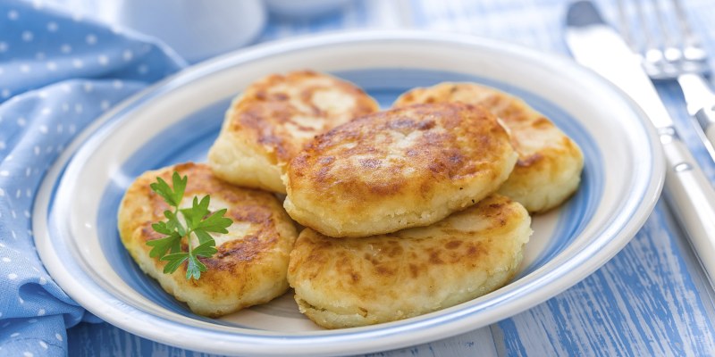 Драники на белом фоне