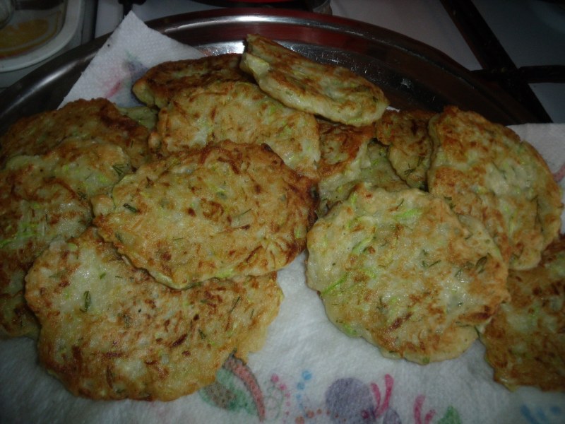 Кабачковые оладьи сладкие
