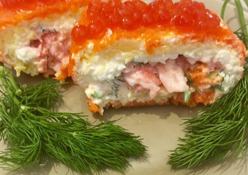 Салат Царский с красной икрой и семгой