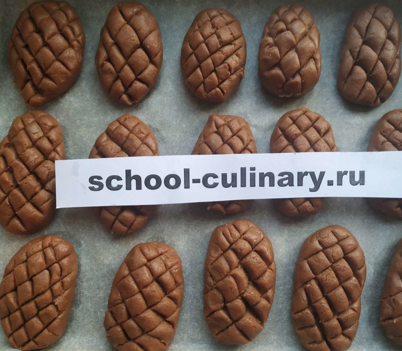 Печенье на деревянной доске