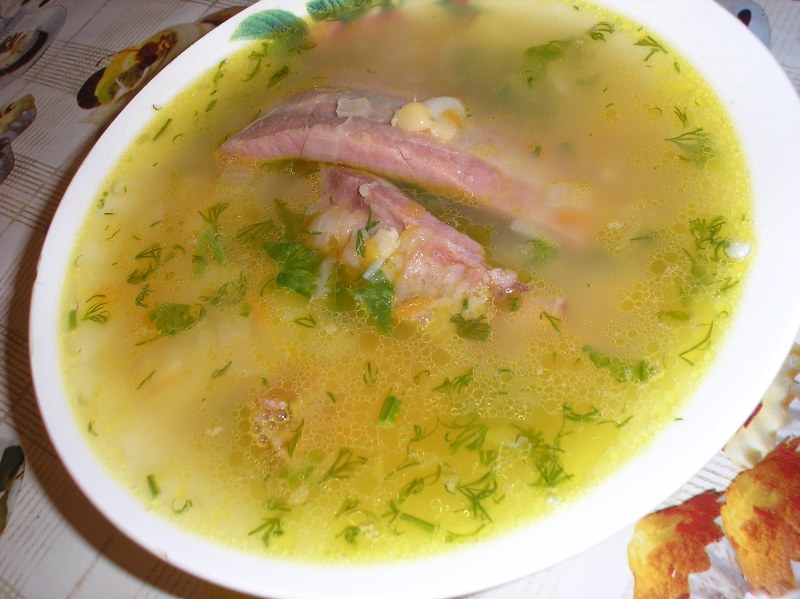 Картошка с копчеными ребрышками тушеная