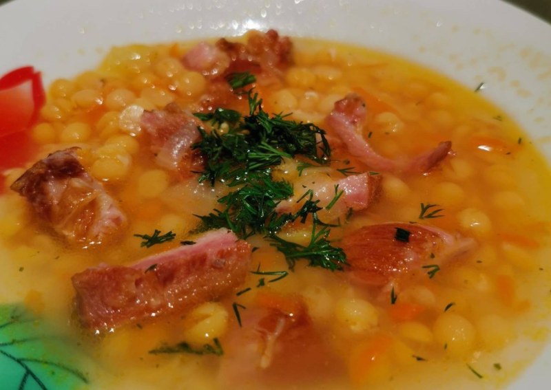 Ребрышки копченые с горохом