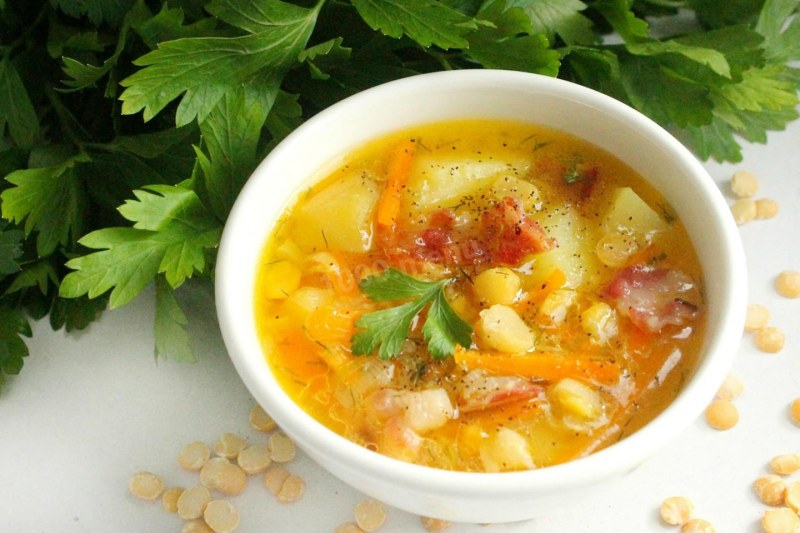 Горошница с копчеными ребрышками