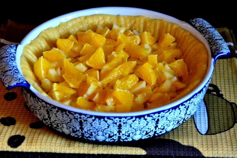 Шарлотка с апельсинами и яблоками
