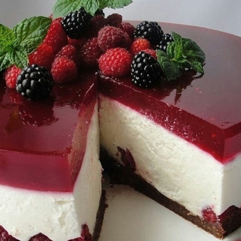 Муссовые пирожные малина