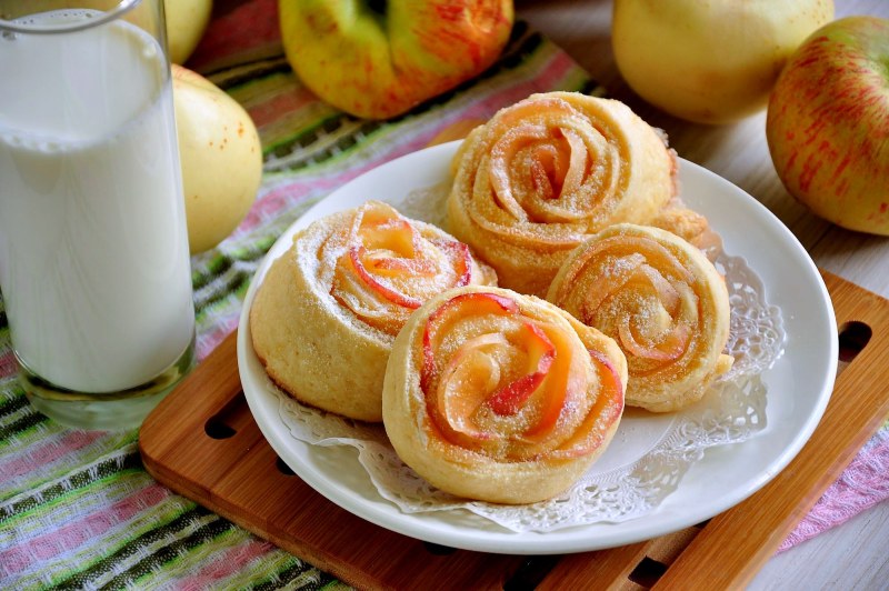 Булочки с яблоками