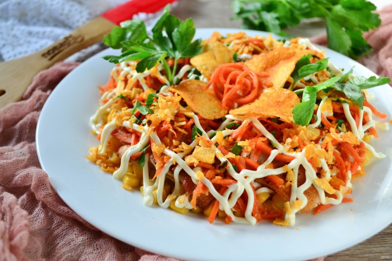 Салат с чипсами