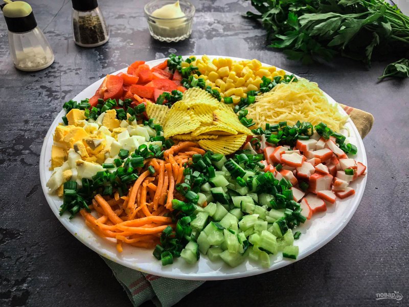 Салат с картофельными чипсами