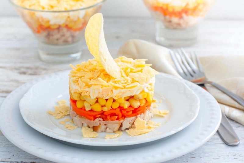 Салат подсолнух с кукурузой