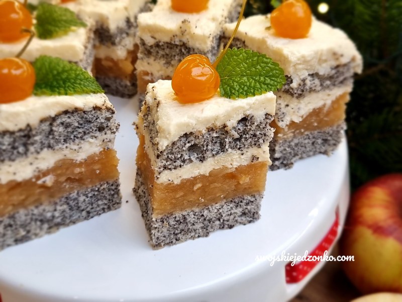 Клубнично маковый торт