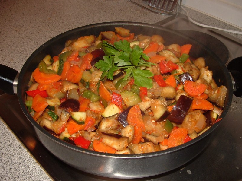 Овощное рагу с кабачками
