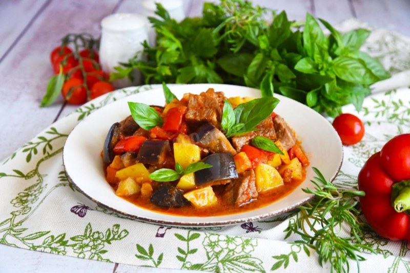 Рагу из говядины с овощами