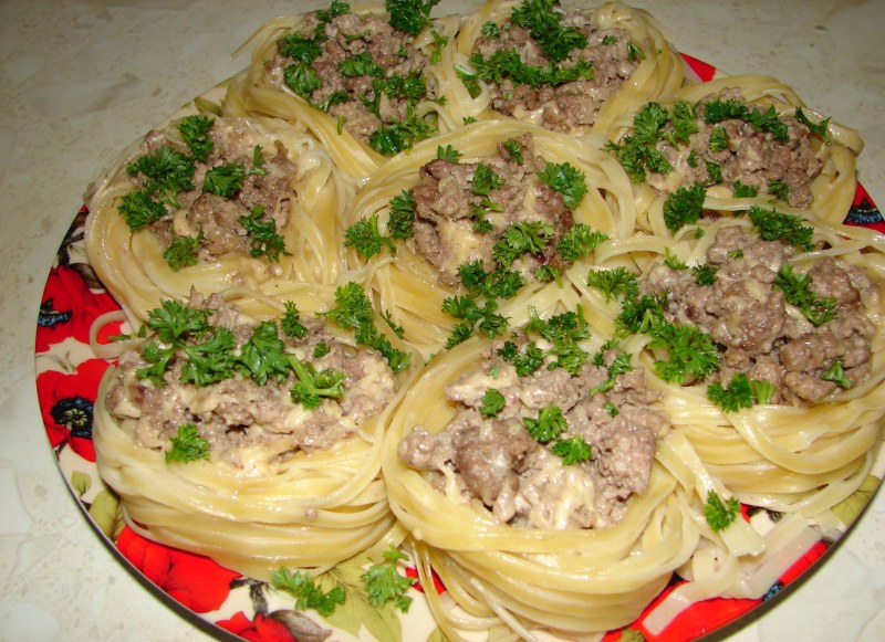 Паста с курицей и шампиньонами в сливочном соусе