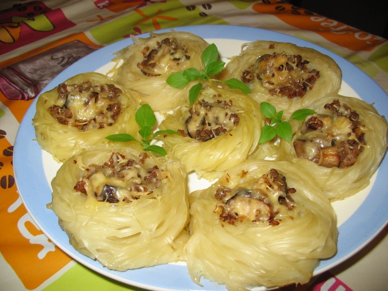 Гнезда с форелью