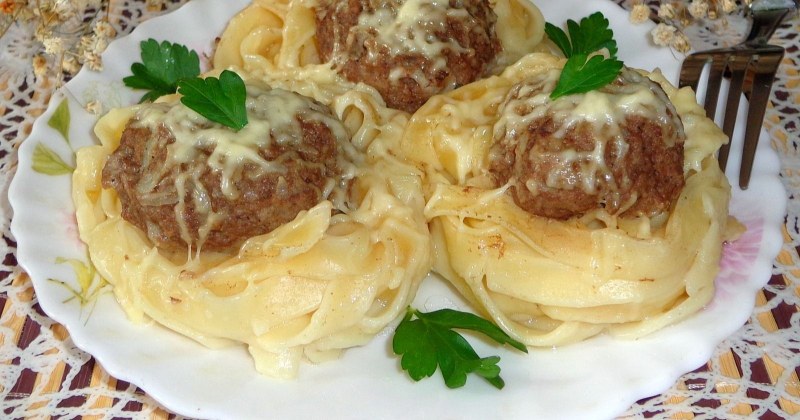 Макароны с сыром и кетчупом