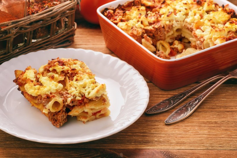 Картофельная запеканка с соусом бешамель