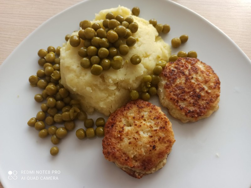 Куриные котлетки с кабачком