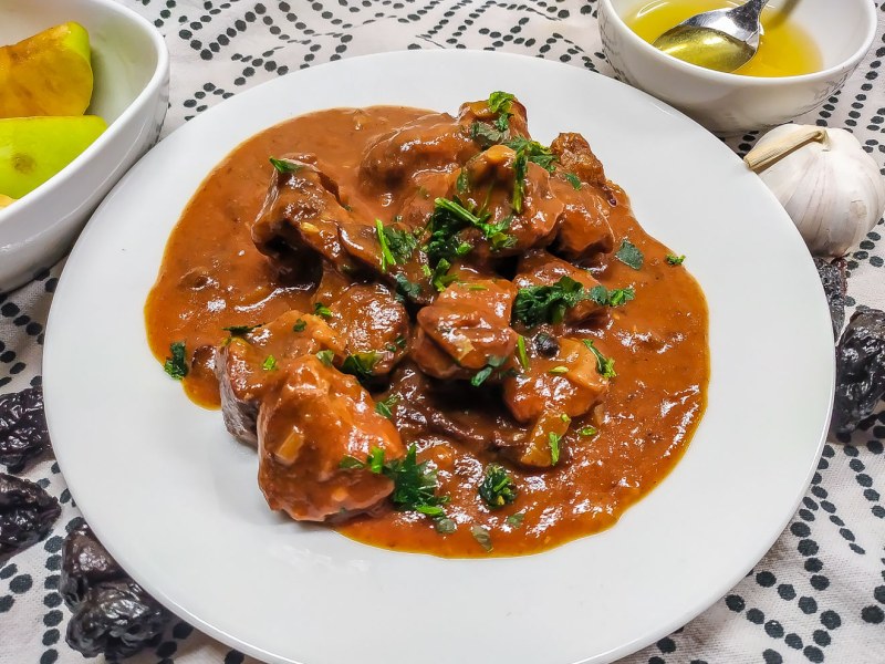 Мясо тушеное с овощами