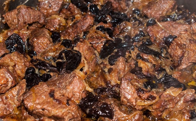 Мясо с грецкими орехами