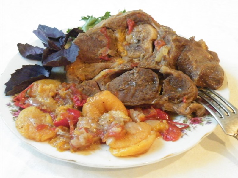 Печень куриная тушеная с овощами