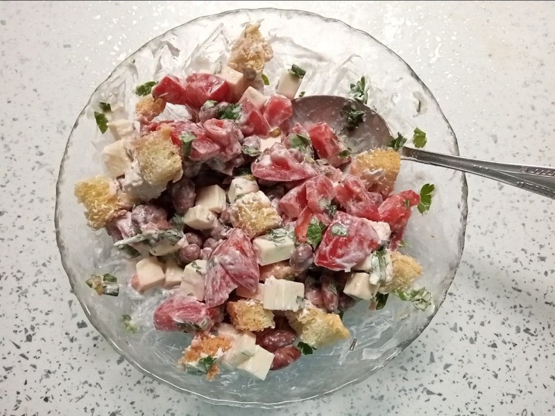 Салат с фасолью, кукурузой и болгарским перцем