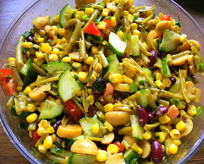 Салат из фасоли и кукурузы