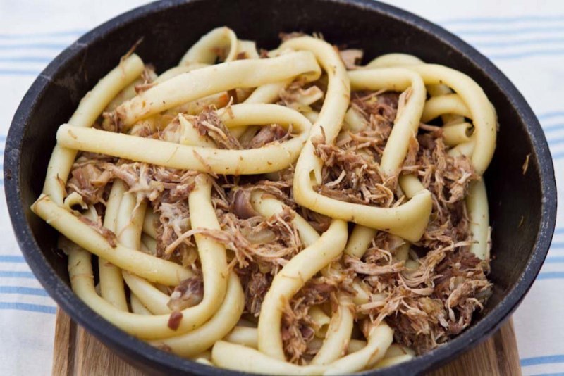 Курица терияки с овощами и лапшой