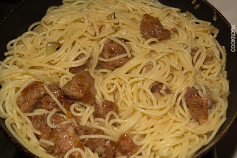 Лапша по флотски с тушенкой