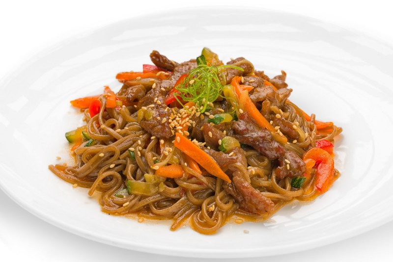 Спагетти с мясом и подливкой